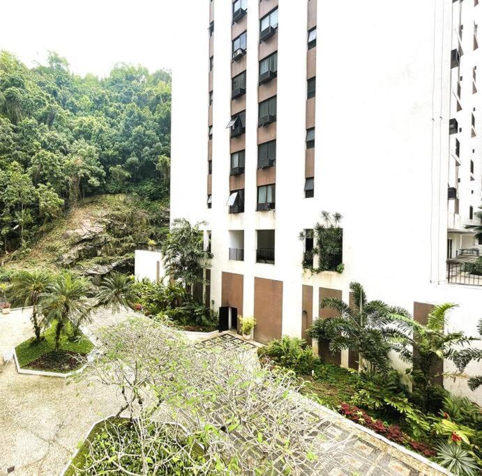 Apartamento Com Estrutura De A *